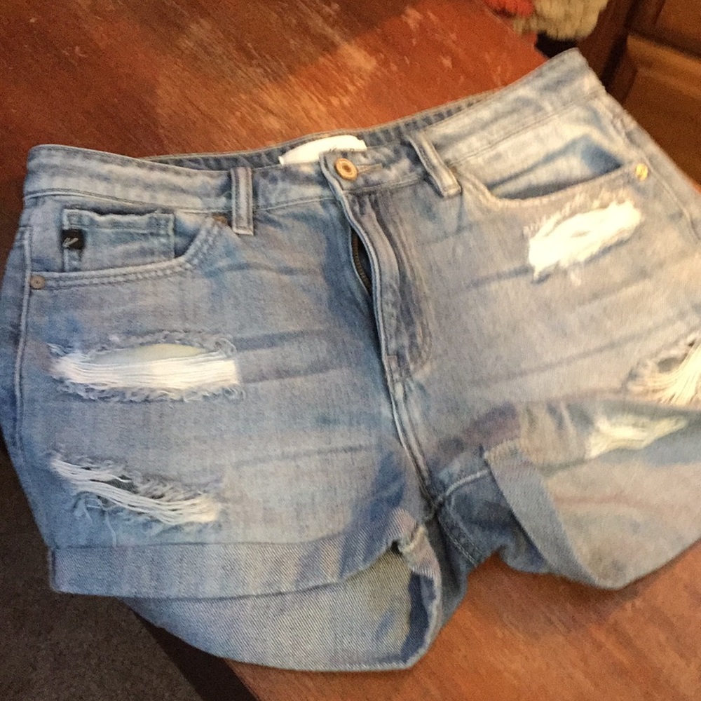 Women’s distressed crop Jean shortsv size medium